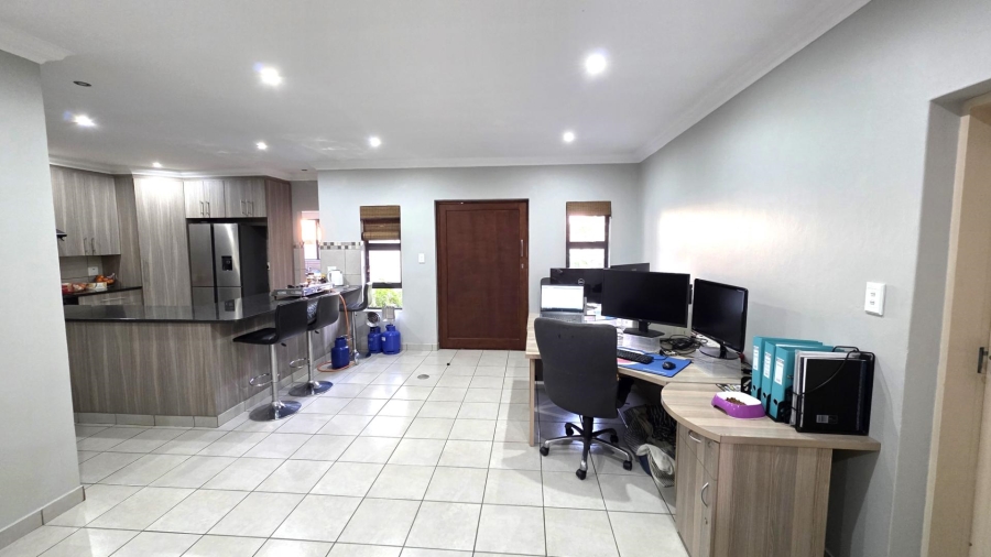 To Let 3 Bedroom Property for Rent in Melodie North West